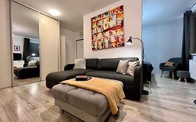 Bl - The Apartment Lenka, 24Hr Self Check-In, Free Private Parking, Balcony With Mountain View, 5 Minute Walk To City Center